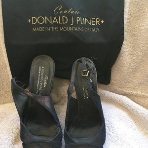 Donald J Pilner - Wedges w/bag - size 5